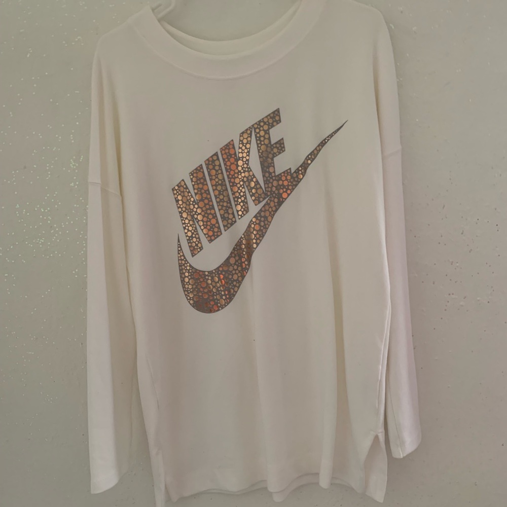 White long sleeve Nike tee